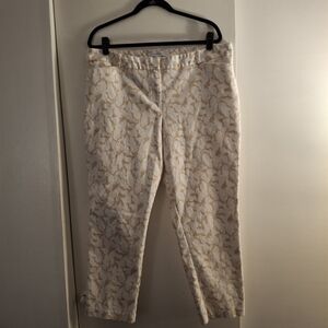 Liz Claiborne Women's Tan And White Floral Patterned Cropped Pants